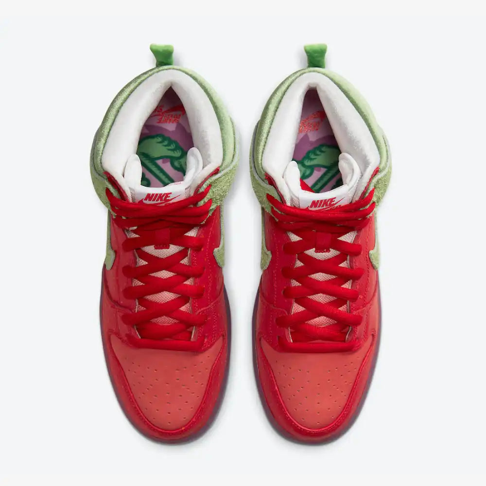 SB Dunk High Pro Strawberry